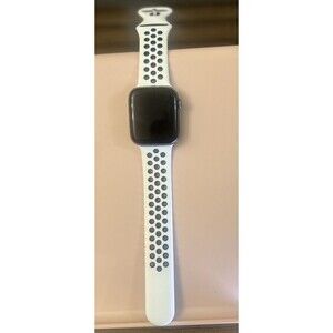Apple Watch Series 5 44mm WIFI - Silver Aluminum with White Band